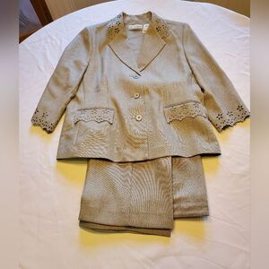 Alfred Dunner Ladies Petite Suit in Light Gray Jacket Size 10P Pants Size 12P